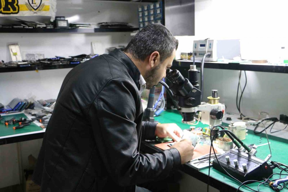 Cep telefonunuzu bu şekilde şarj ediyorsanız aman dikkat! Uzmanı uyardı: Bomba gibi patlayabilir