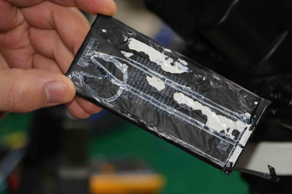 Cep telefonunuzu bu şekilde şarj ediyorsanız aman dikkat! Uzmanı uyardı: Bomba gibi patlayabilir