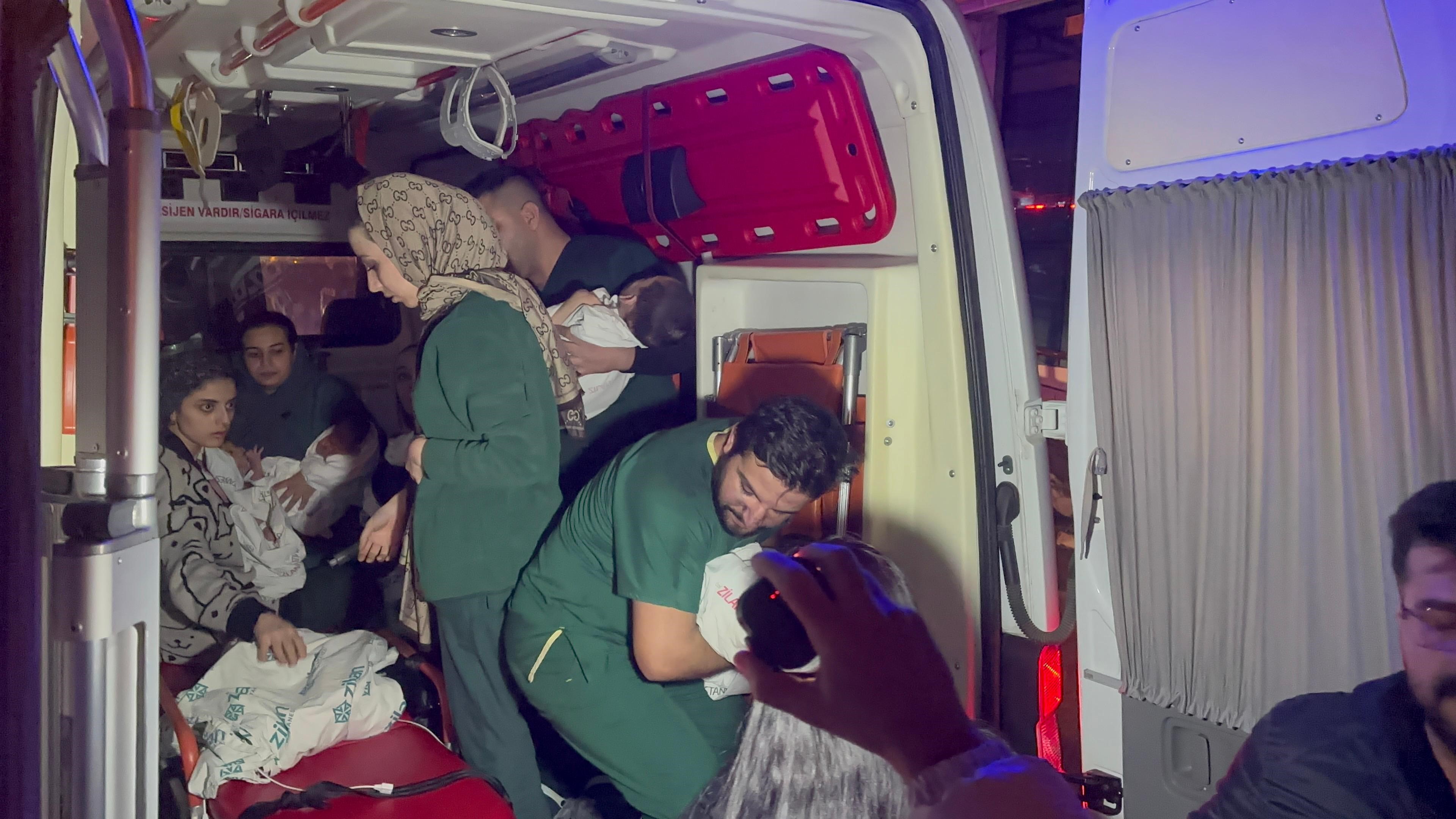 Batman’da hareketli gece! Özel hastanenin psikiyatri servisindeki hasta odayı ateşe verdi!