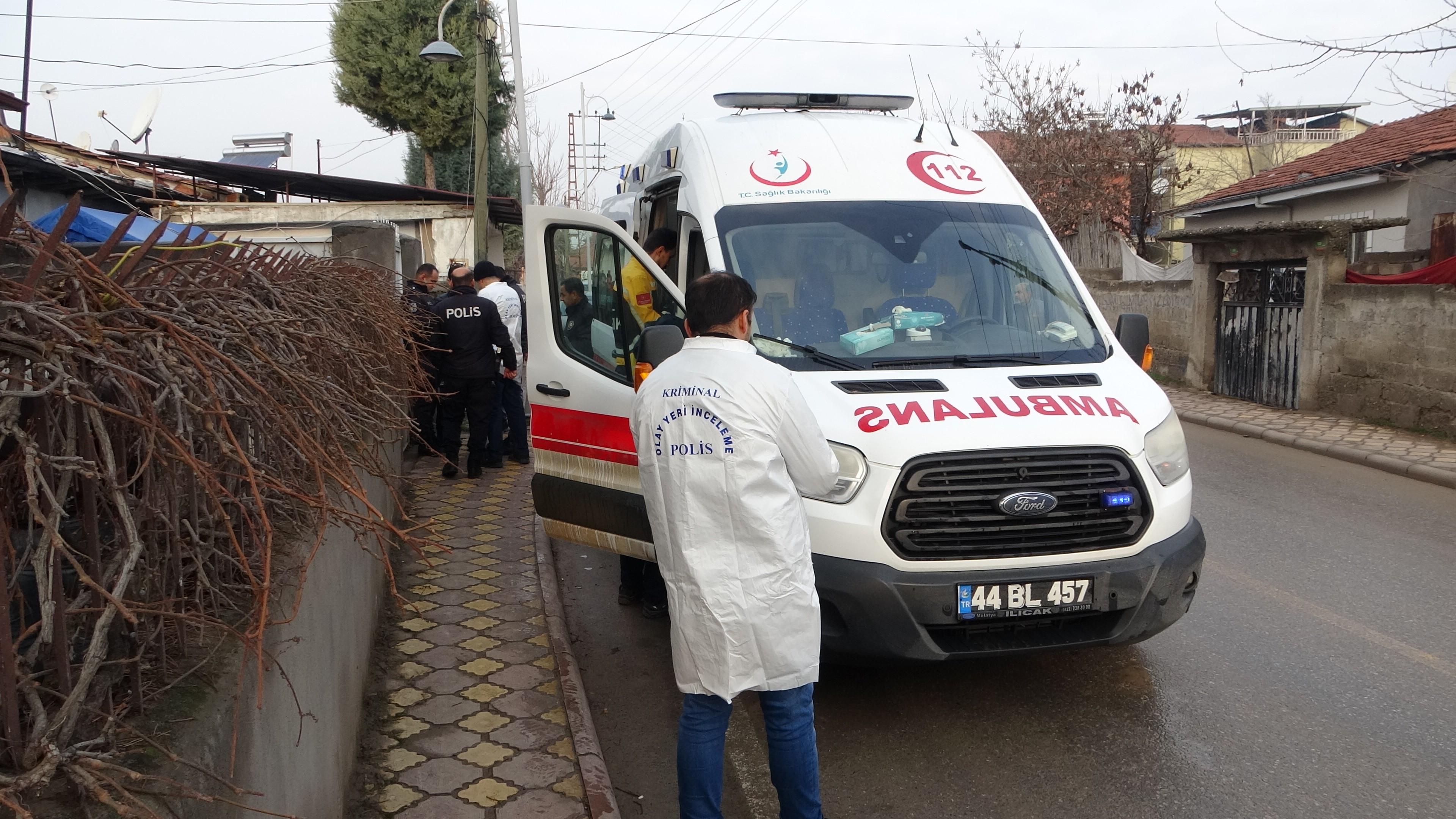 Odasından çıkmayan gencin ailesi, kapıyı kırıp içeri girince şok oldu!