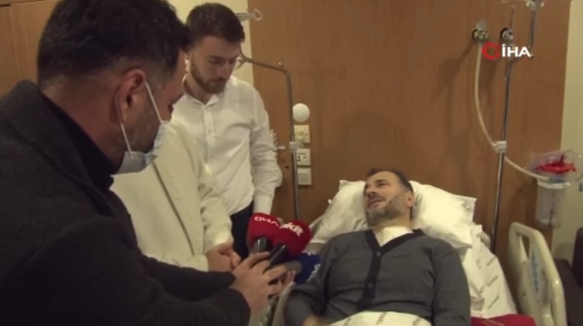 Diyanet İşleri Başkanı Erbaş, Fatih Camii İmamı Usta'yı tedavi gördüğü hastanede ziyaret etti