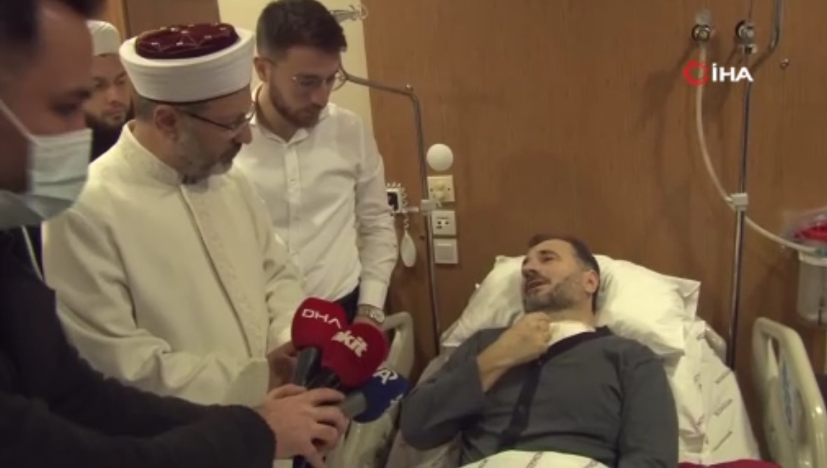 Diyanet İşleri Başkanı Erbaş, Fatih Camii İmamı Usta'yı tedavi gördüğü hastanede ziyaret etti