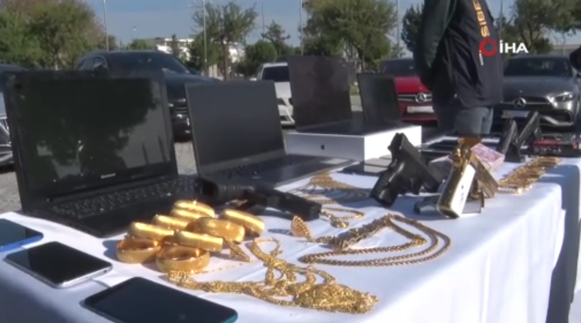 'Sibergöz-14' operasyonuyla çökertilen şebekenin lüks arabaları sergilendi!