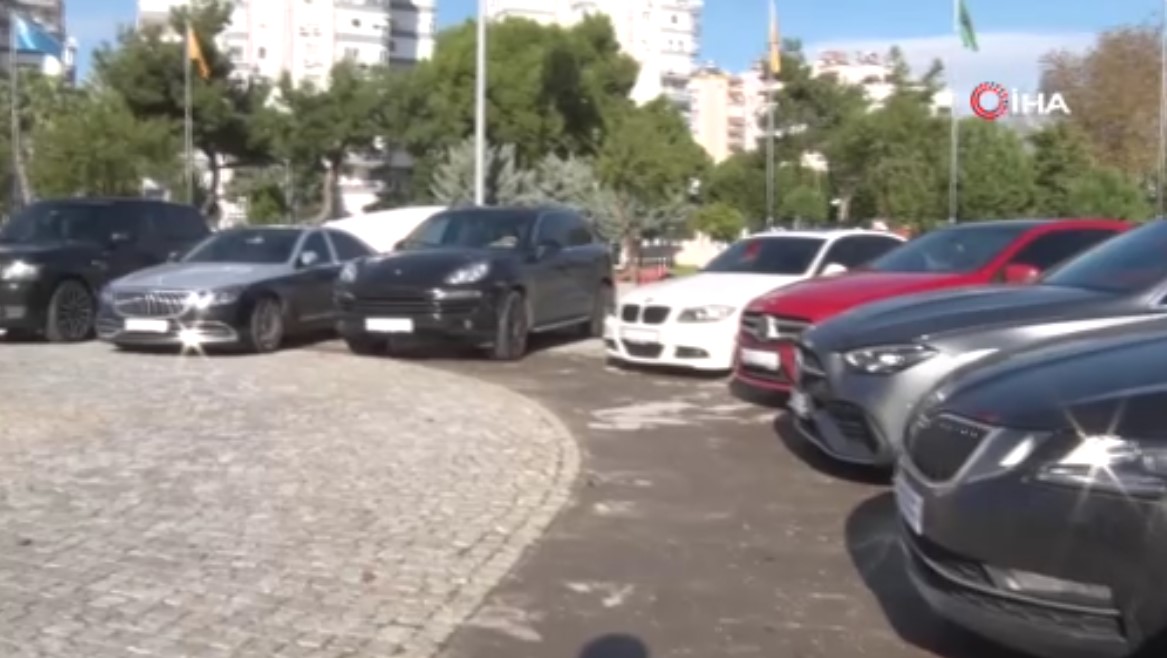 'Sibergöz-14' operasyonuyla çökertilen şebekenin lüks arabaları sergilendi!
