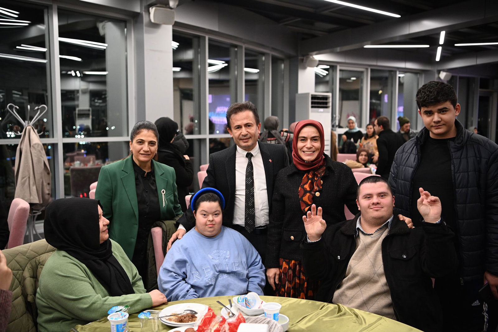 Belediye Başkanı Dr. Şadi Yazıcı'nın katılımıyla, Tuzla’da Beyaz Baston Görme Engelliler Haftası Programı Düzenlendi