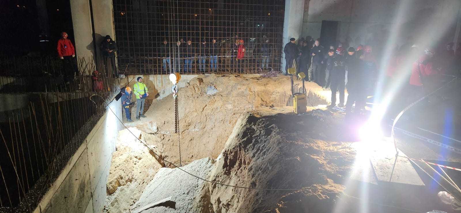 Tekirdağ’da göçük altında kalan 2 işçiden umut kesilmiyor