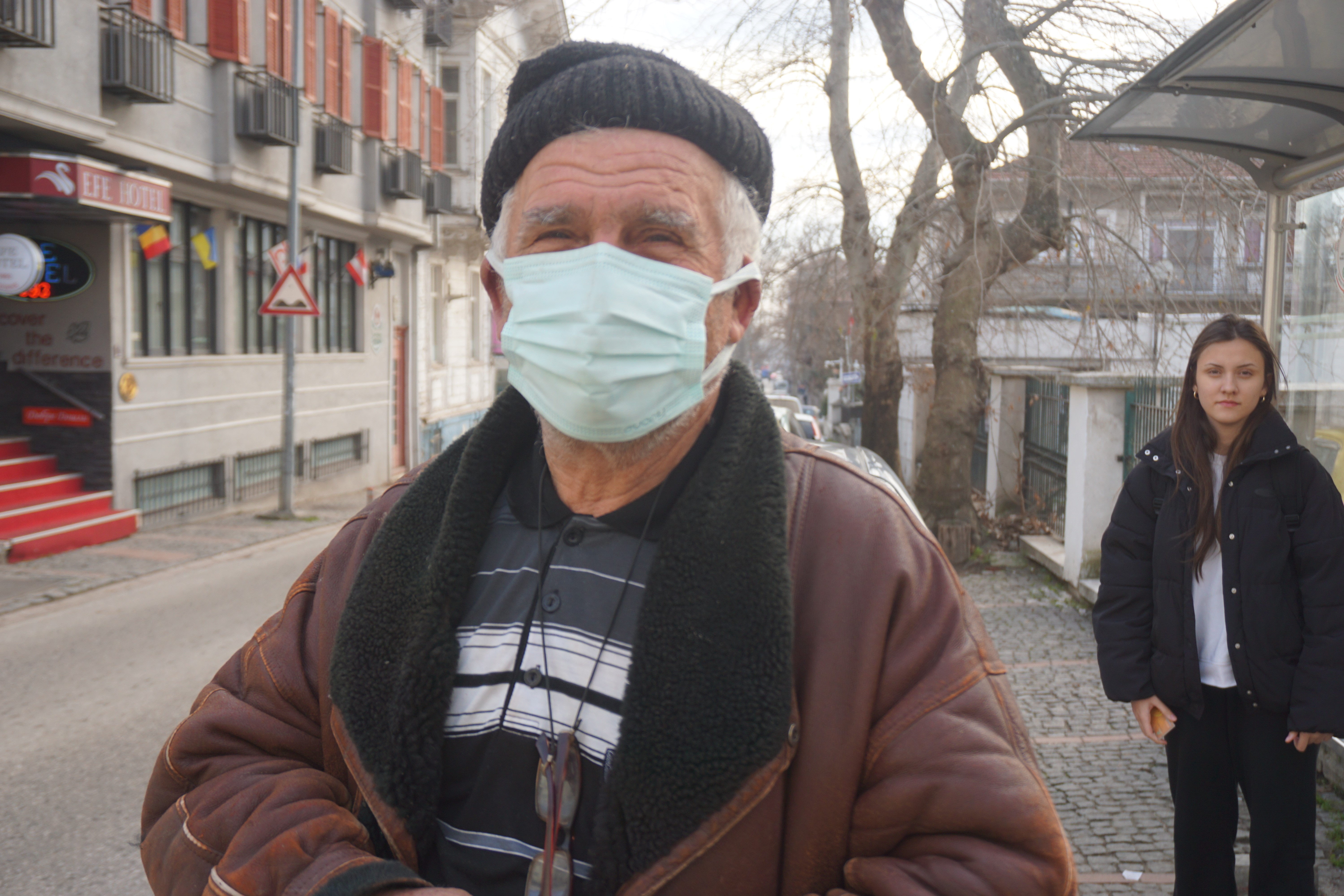 Uzmanlardan çağrı! Tokalaşma geleneğine ara verip maskeleri takın!