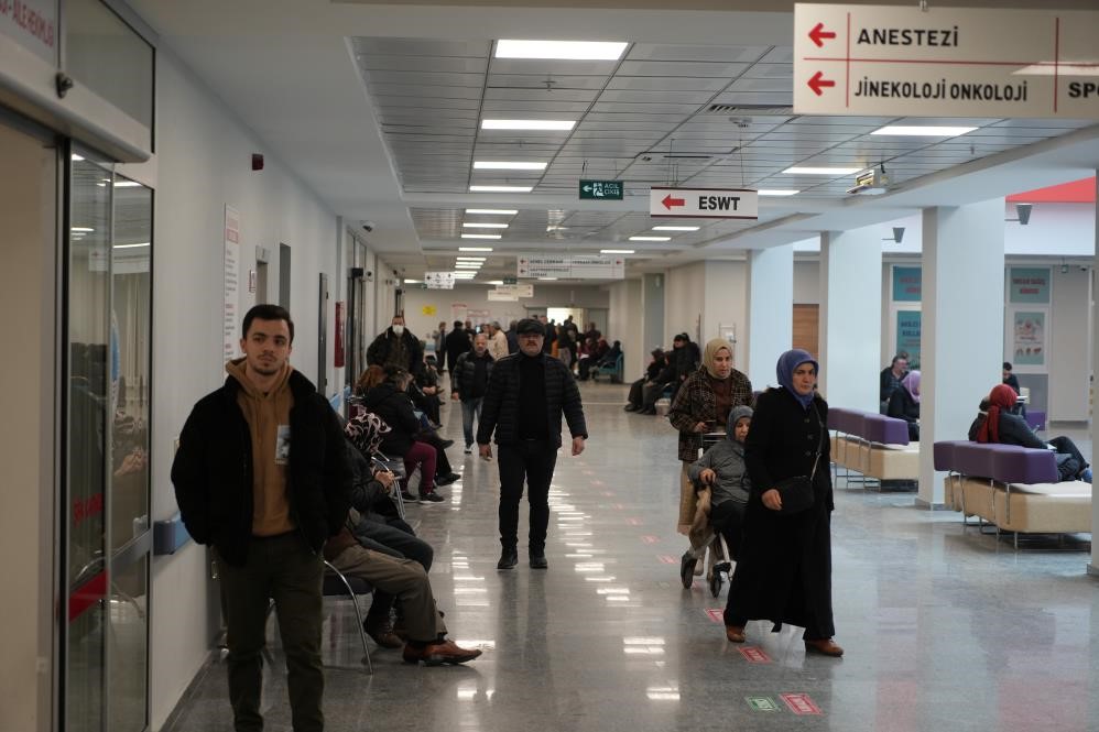 Uzmanlardan dikkat çeken açıklama! Haber izlemeyenler ve çok meyve tüketenler koronaya yakalanmıyor