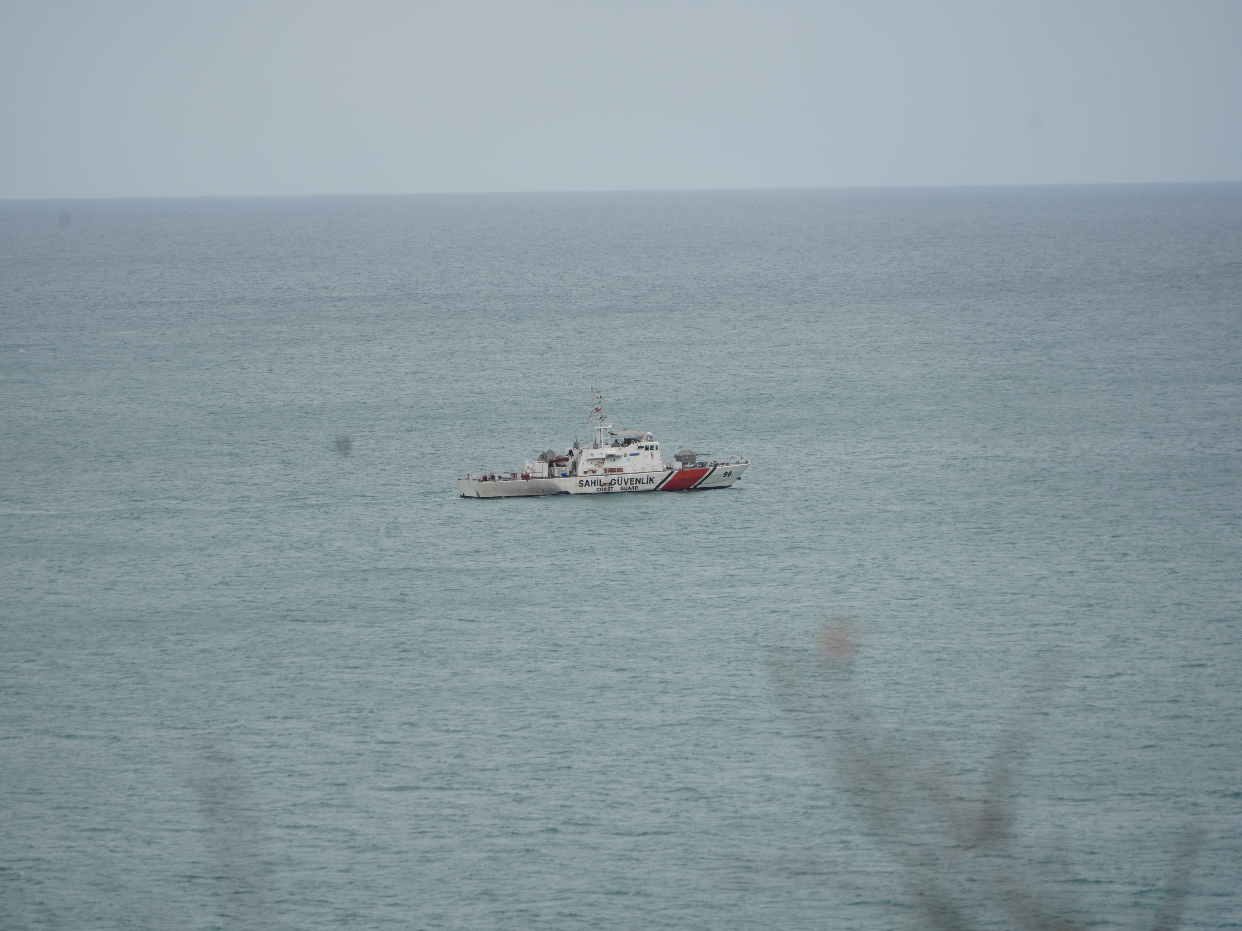 Kastamonu açıklarında, yük gemisi kıyıya vurdu! Yan yatan gemi batmak üzere!