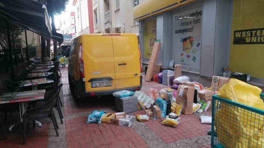 İddia: PTT Kargo çalışanları kendilerini uyaran vatandaşı darp etti, PTT müdürü gazetecilerin üzerine yürüdü