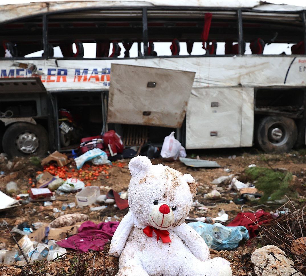 Mersin'deki otobüs kazası, katliam boyutunda! Çok sayıda ölü ve yaralı var!