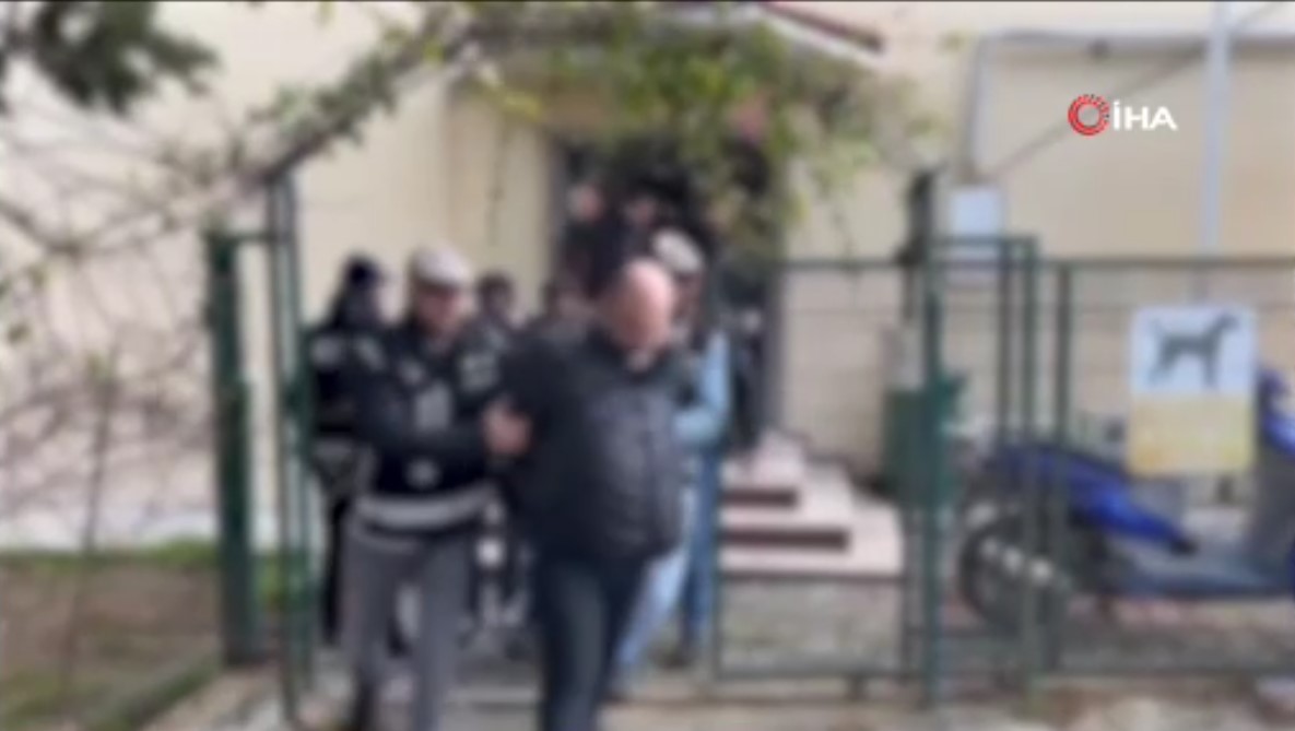  İzmir'de tarihi operasyon! 4 gümrük çalışanından tam 1 milyar dolar kara para aklama iddiası!