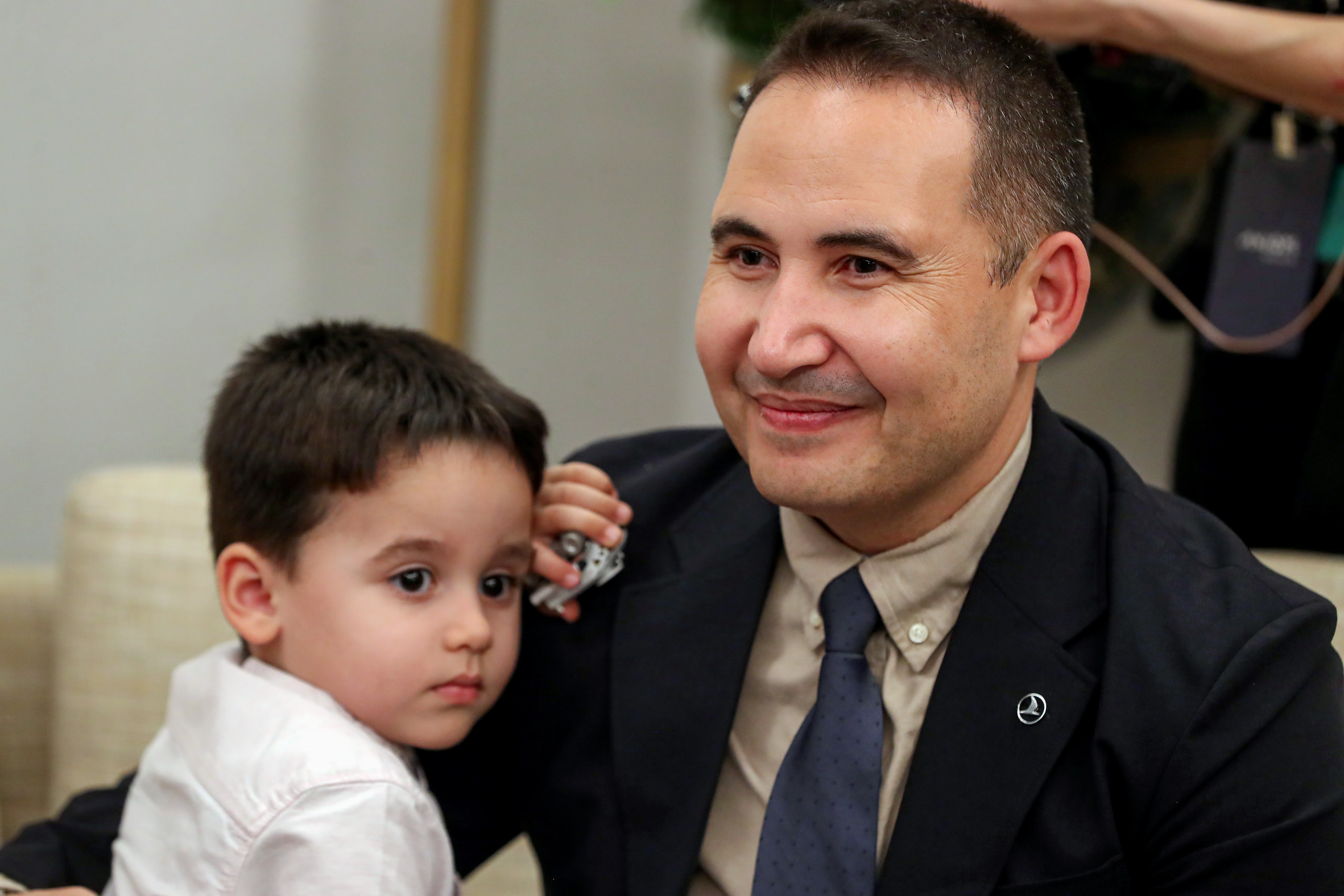 Bakan Kacır tören öncesi, ABD'de Türk Astronot Alper Gezeravcı’nın ailesini ziyaret etti