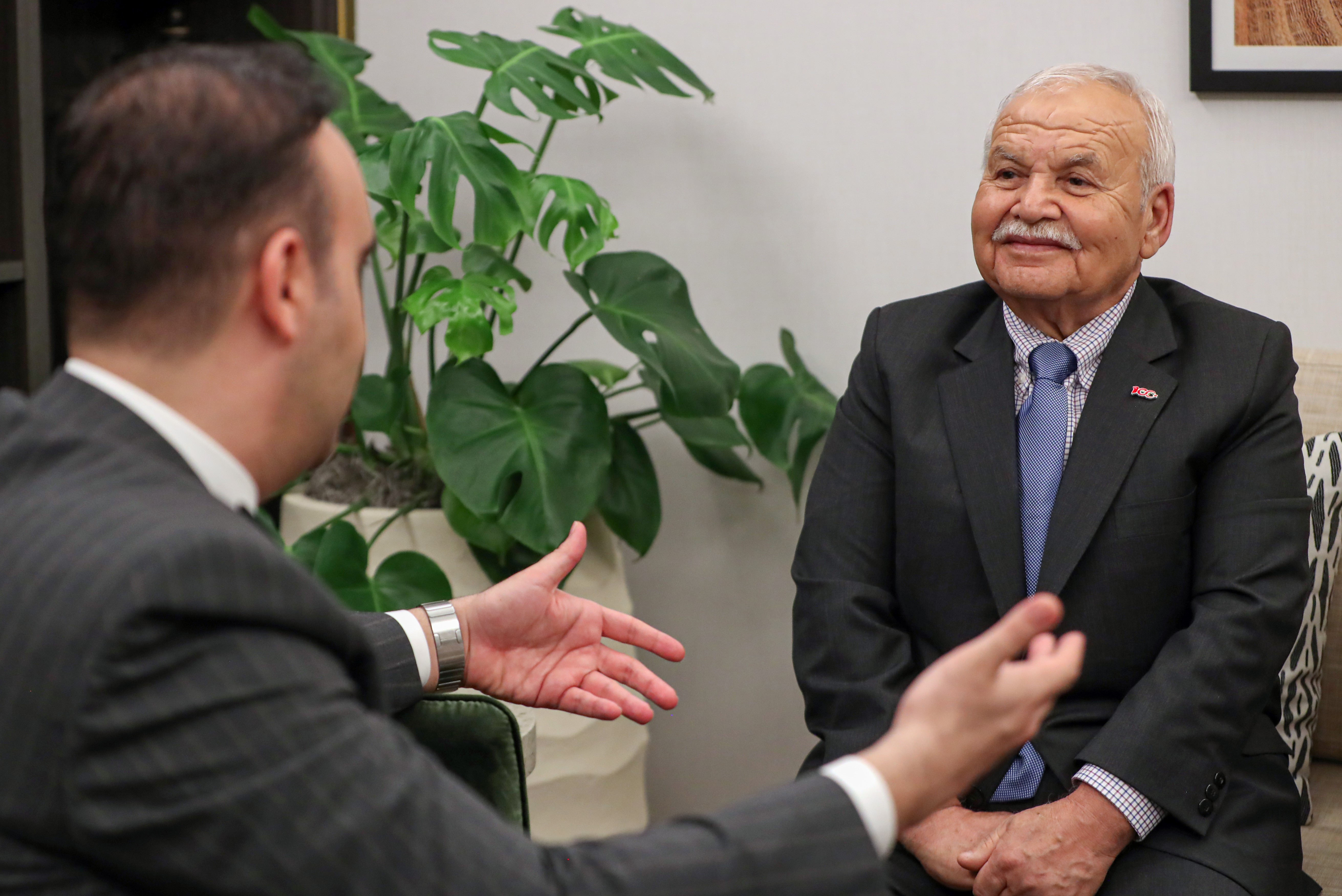 Bakan Kacır tören öncesi, ABD'de Türk Astronot Alper Gezeravcı’nın ailesini ziyaret etti