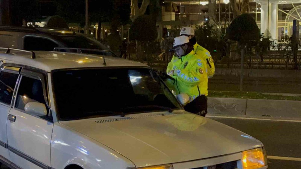 İstanbul’da ’huzur’ uygulaması | Araçlar didik didik arandı