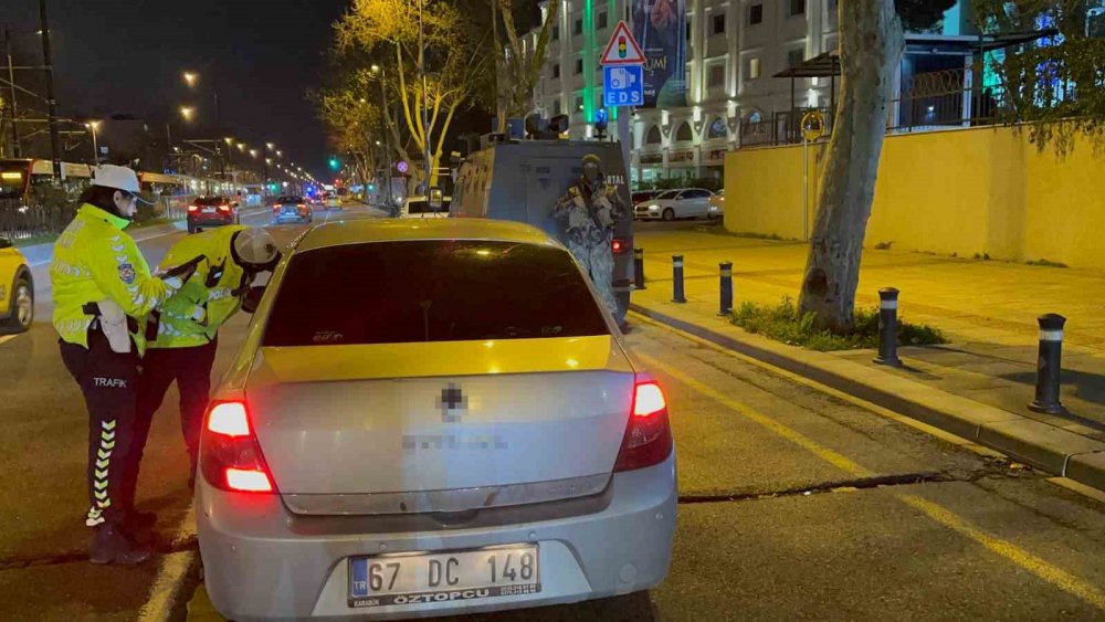 İstanbul’da ’huzur’ uygulaması | Araçlar didik didik arandı