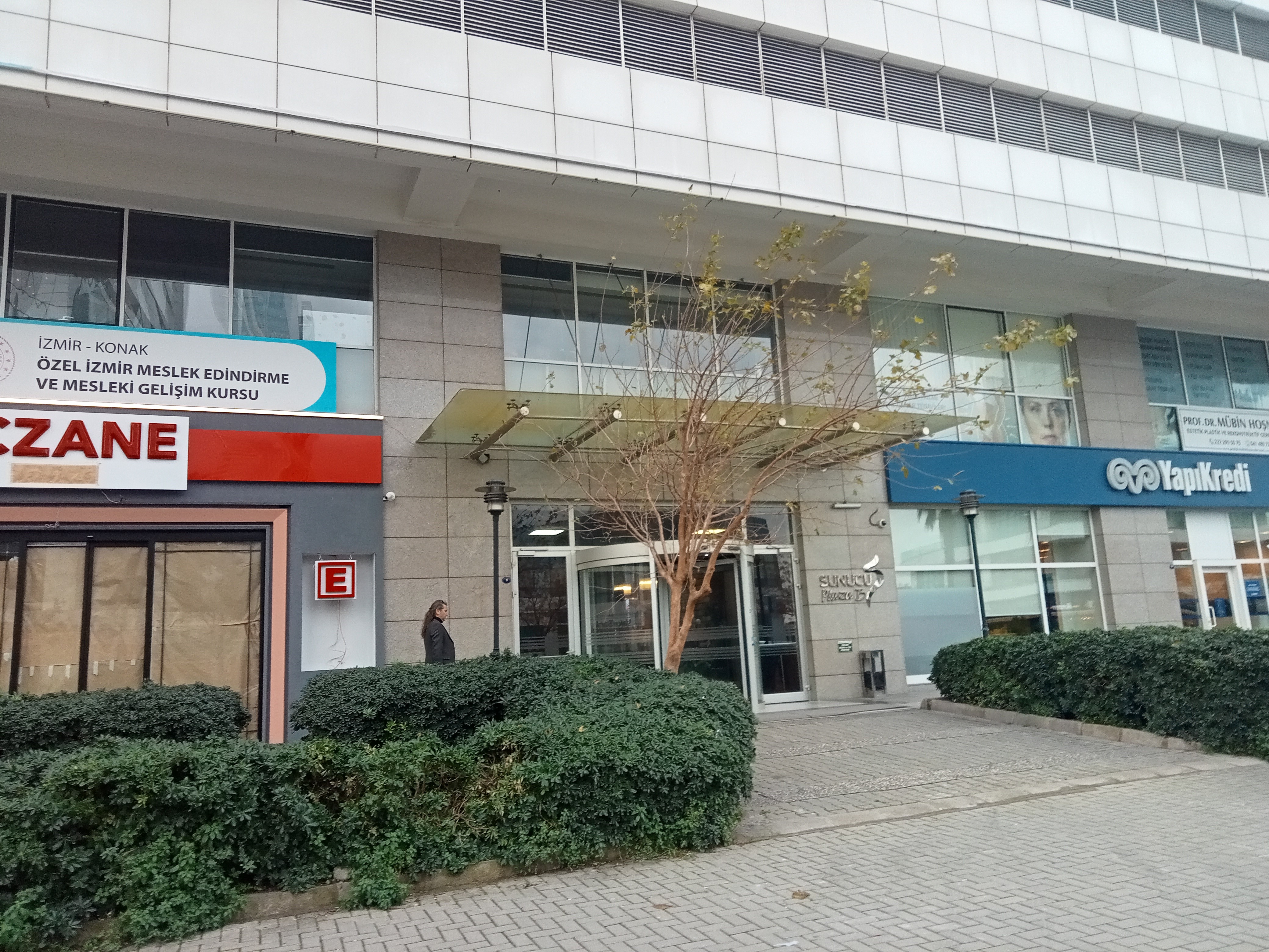 İzmirde vincin zinciri koptu! 2 işçi feci şekilde yere çakıldı!