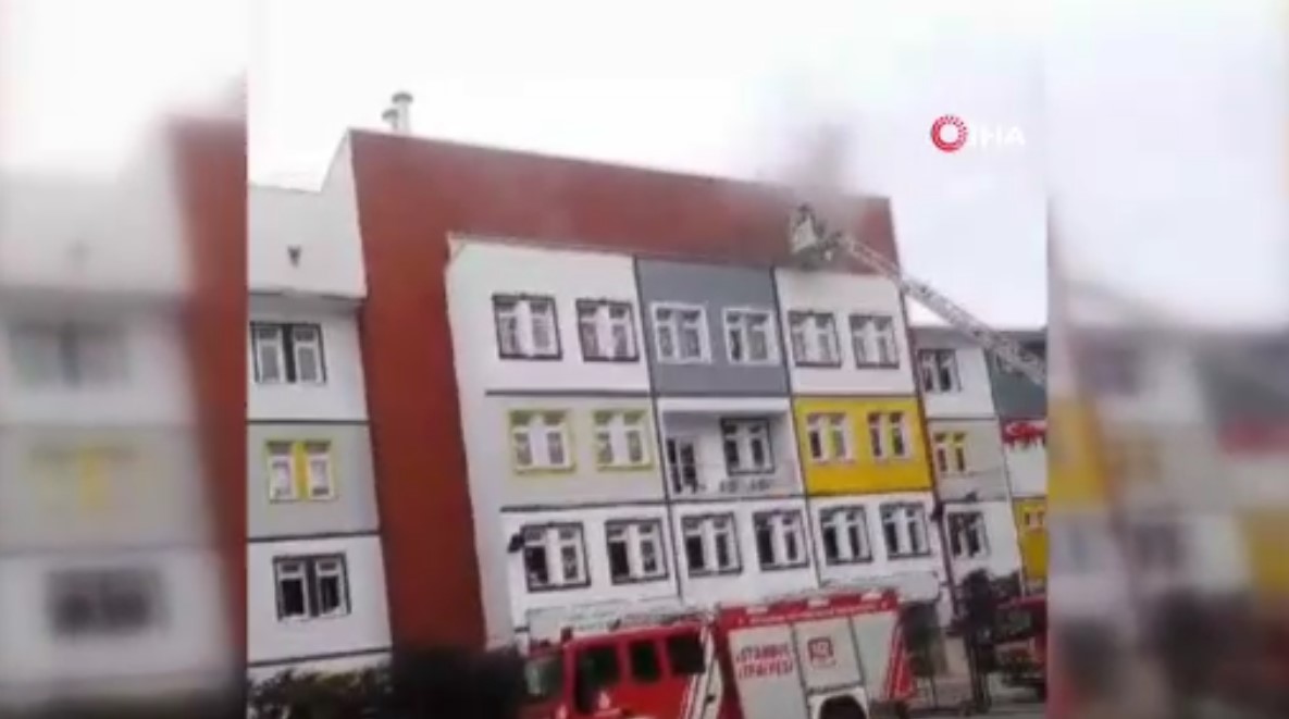 Sultangazi'de bir okulda çıkan yangında, panik dolu anlar!