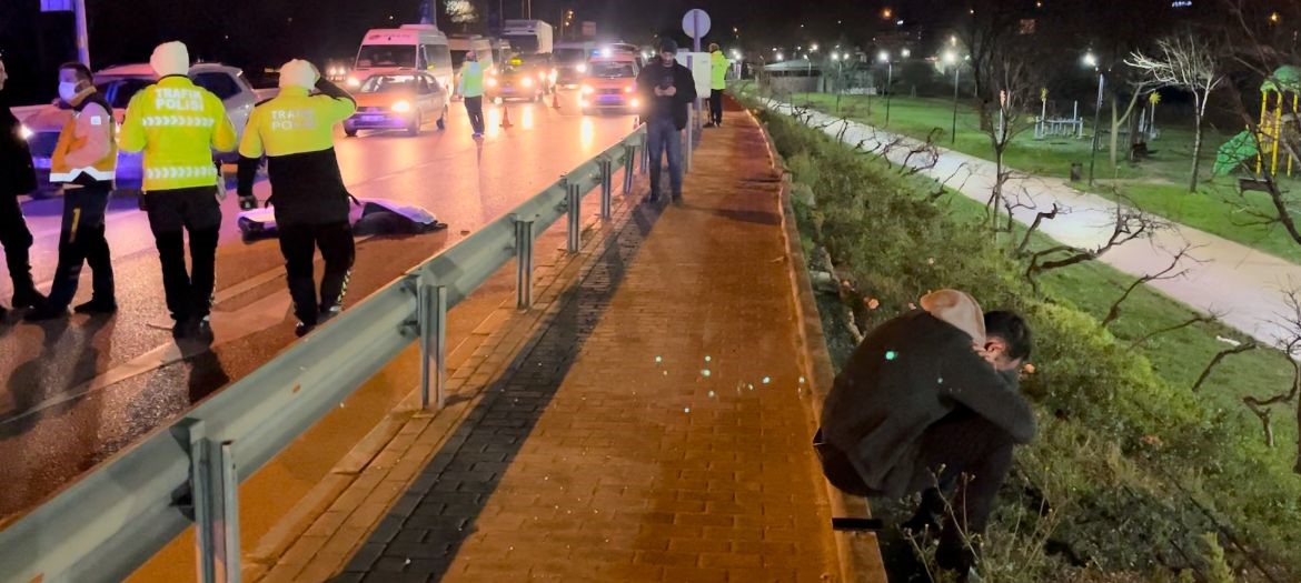 Bursa’da feci kaza! Motosiklet sürücüsü şiddetli rüzgarda savrulup, başını bariyerlere çarptı!