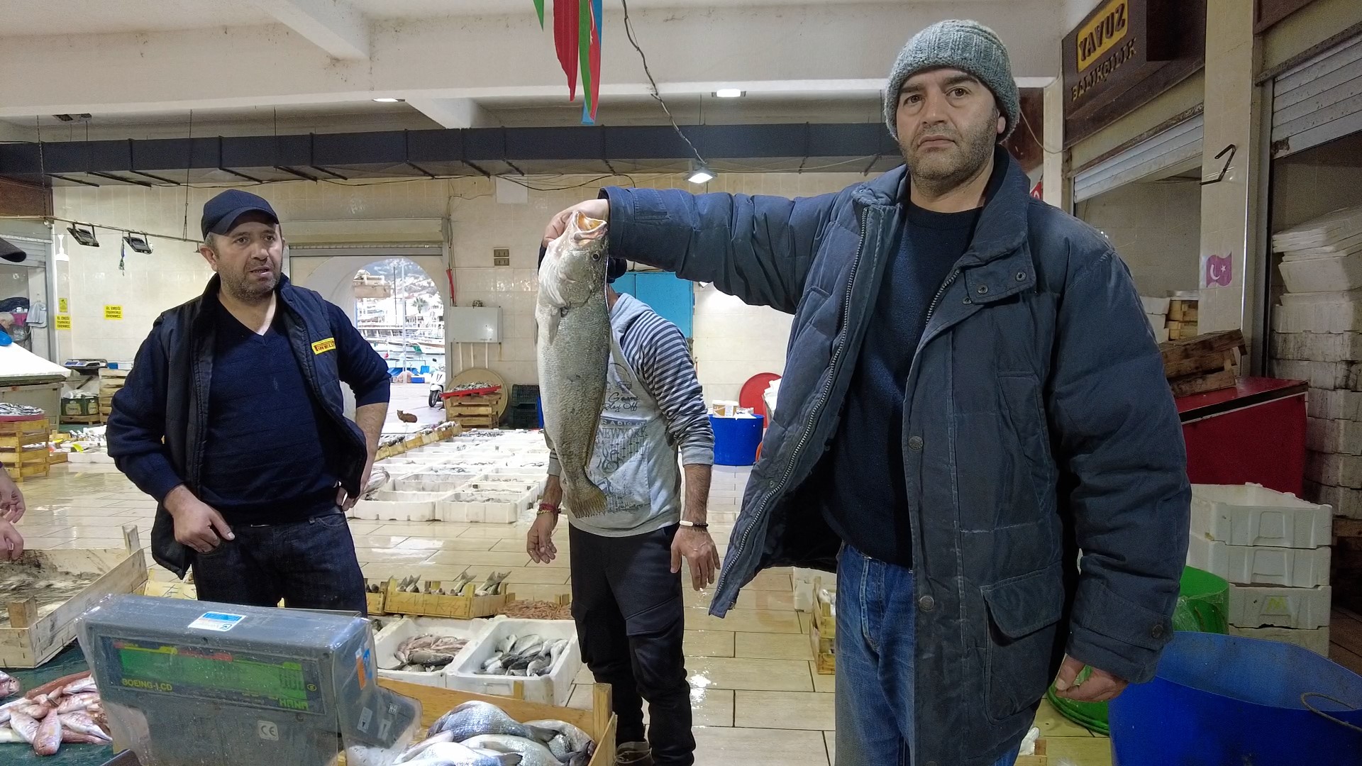 Tezgahlarda levrek bereketi! Ocak ayında balıkçıların yüzünü levrek güldürdü!