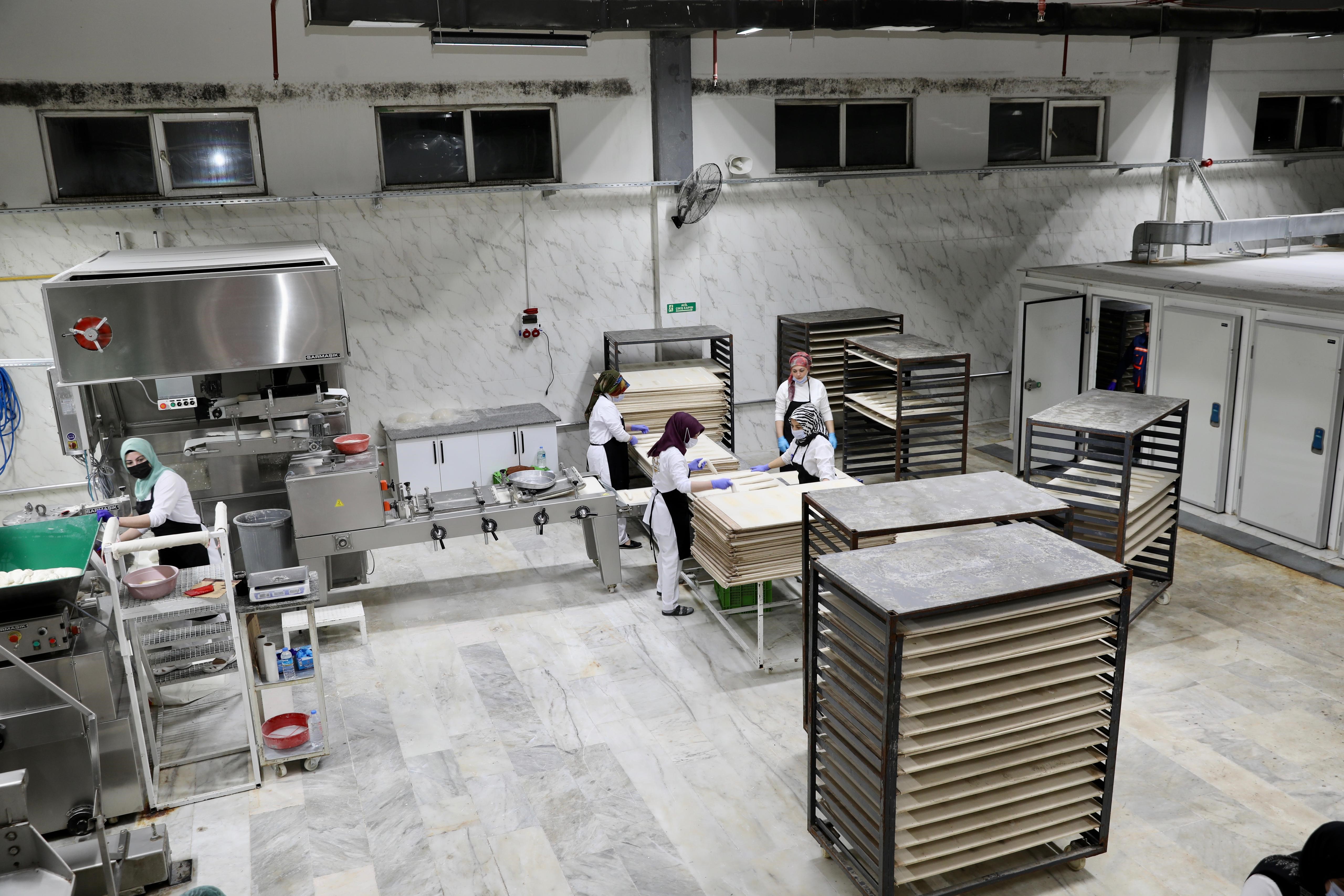 Halk ekmeğine kadın eli değdi, 25 kadın istihdam edildi