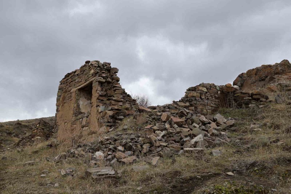 Cinler bastı dedikodusu tüm köyü boşalttı! Koca köyde bir bir tek o aile yaşıyor! İşte Kışla köyü'nün ilginç hikayesi