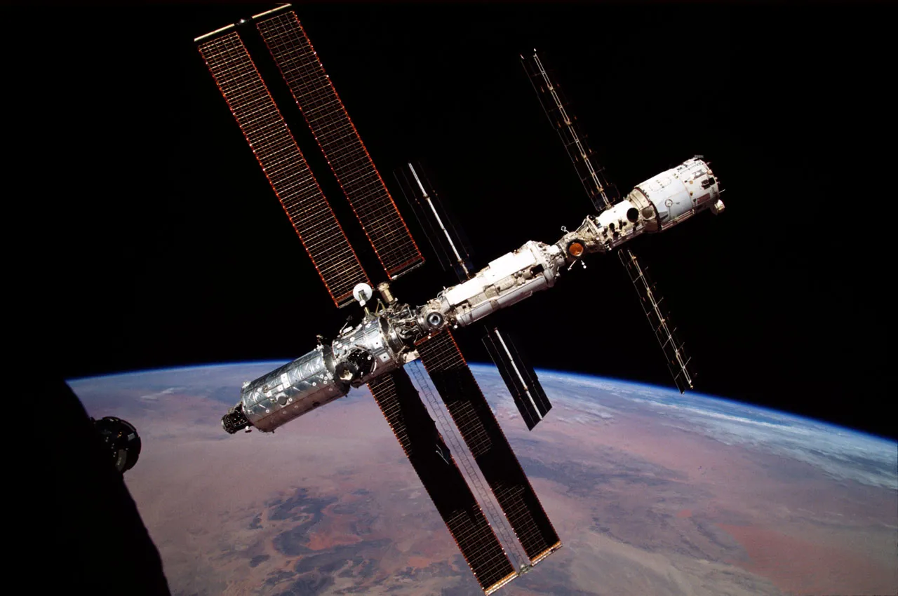 iss01-389-023-sm-jpg.webp