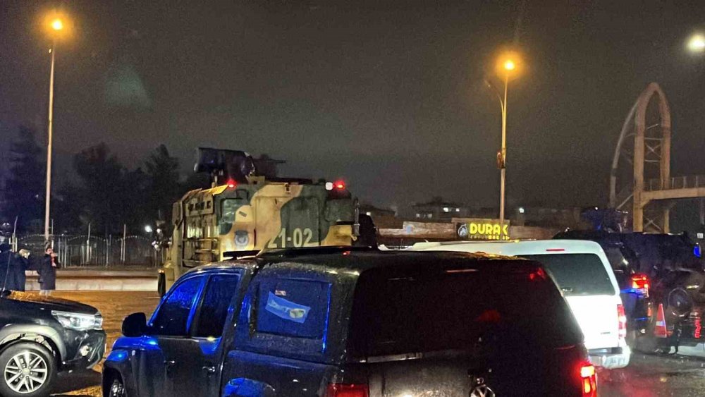 Annesi rahatsızlanmıştı, Selahattin Demirtaş Diyarbakır'da | Polislerin güvenlik önlemi dikkat çekti