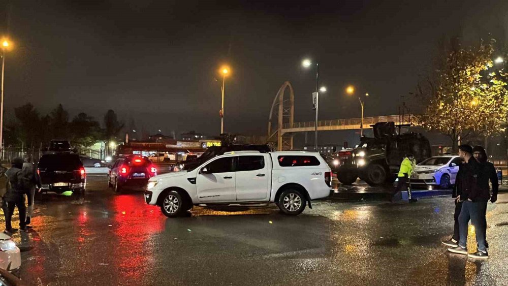 Annesi rahatsızlanmıştı, Selahattin Demirtaş Diyarbakır'da | Polislerin güvenlik önlemi dikkat çekti