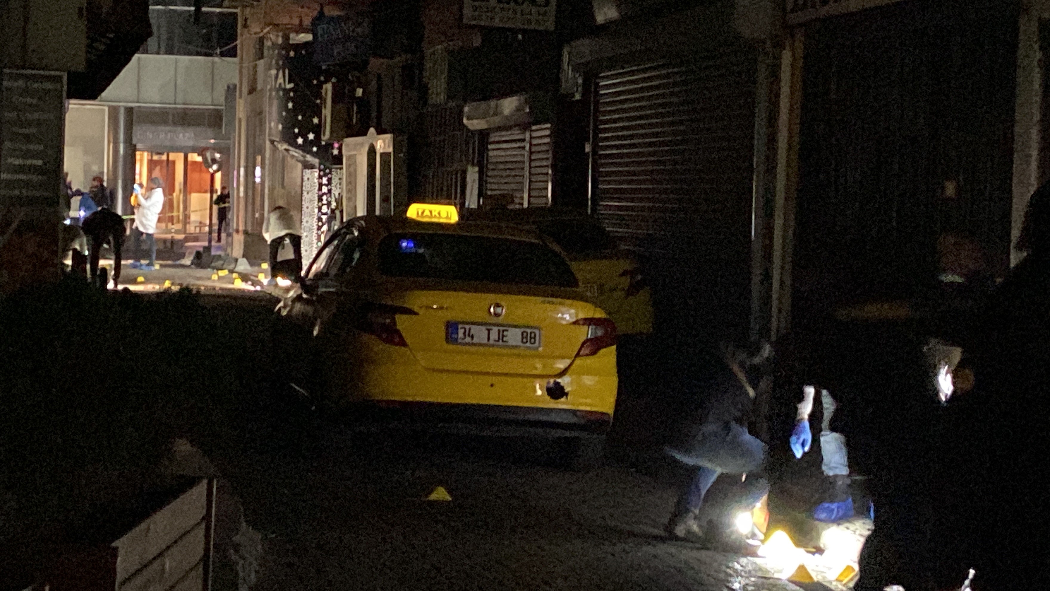 Sarıyer’de olaylı gece! Gece kulübünde çıkan çatışmada ölü ve 2'si polis çok sayıda yaralı var!