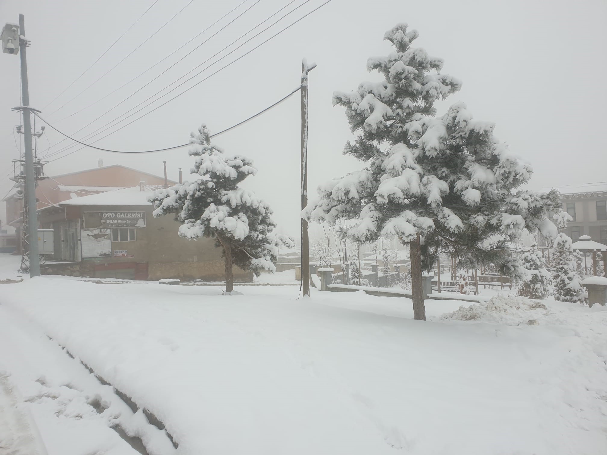 Doğuda kar esareti! Van’ın Başkale ilçesinde 48 yerleşim yerinin yolu kapandı!