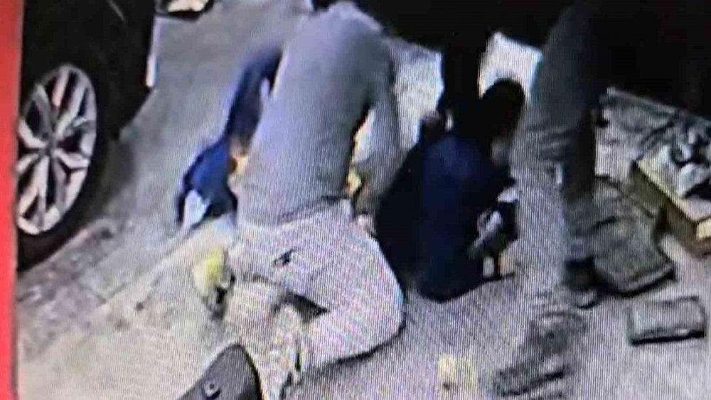 Olayın adresi: Rize! Sosyal medya fenomeni komiklik için az daha kendini yakıyordu: Paspasla söndürdüler!