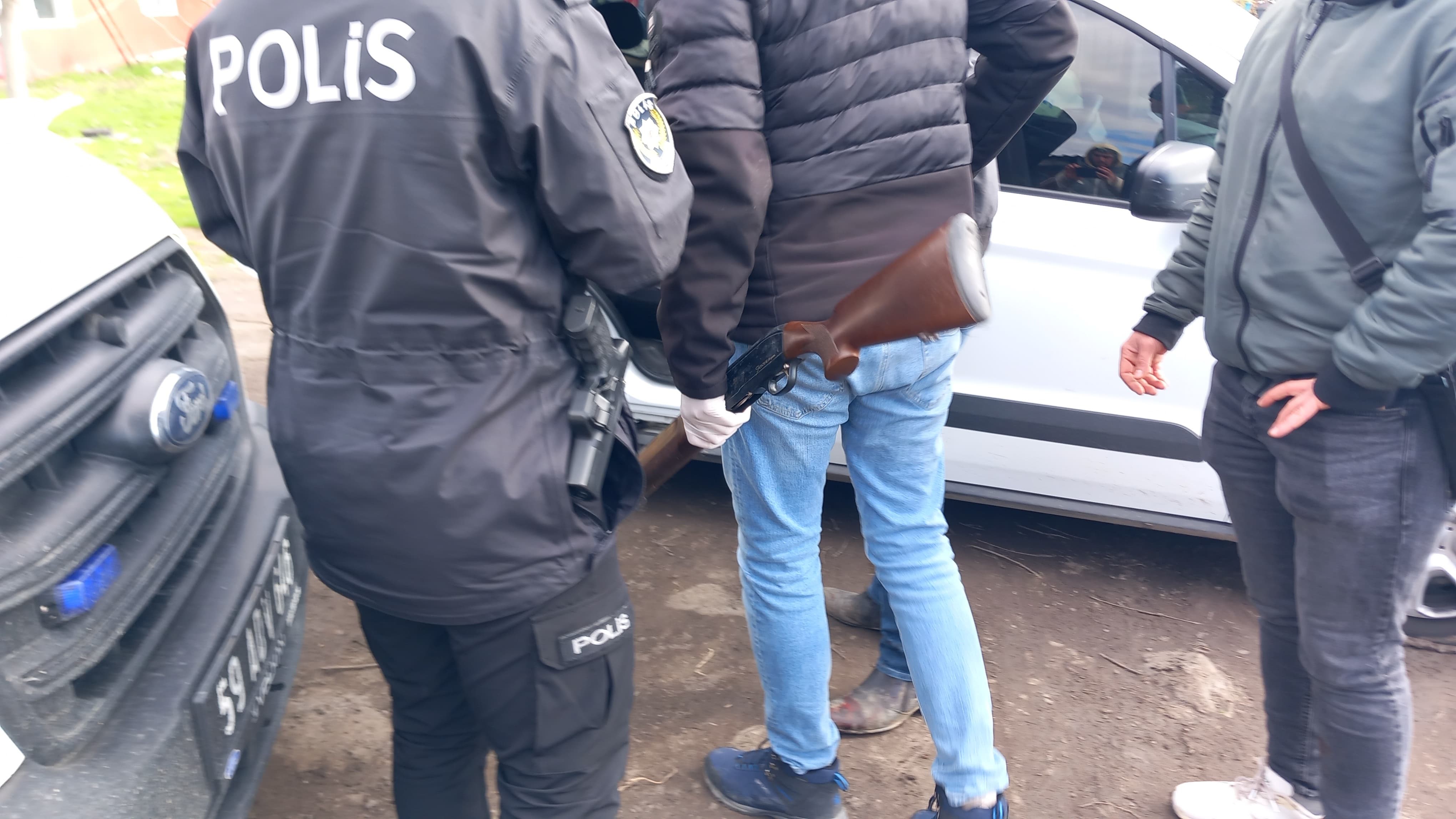 Tekirdağ'da feci olay! Öfkeden gözü kararan baba, oğlunu pompalı tüfekle vurdu!