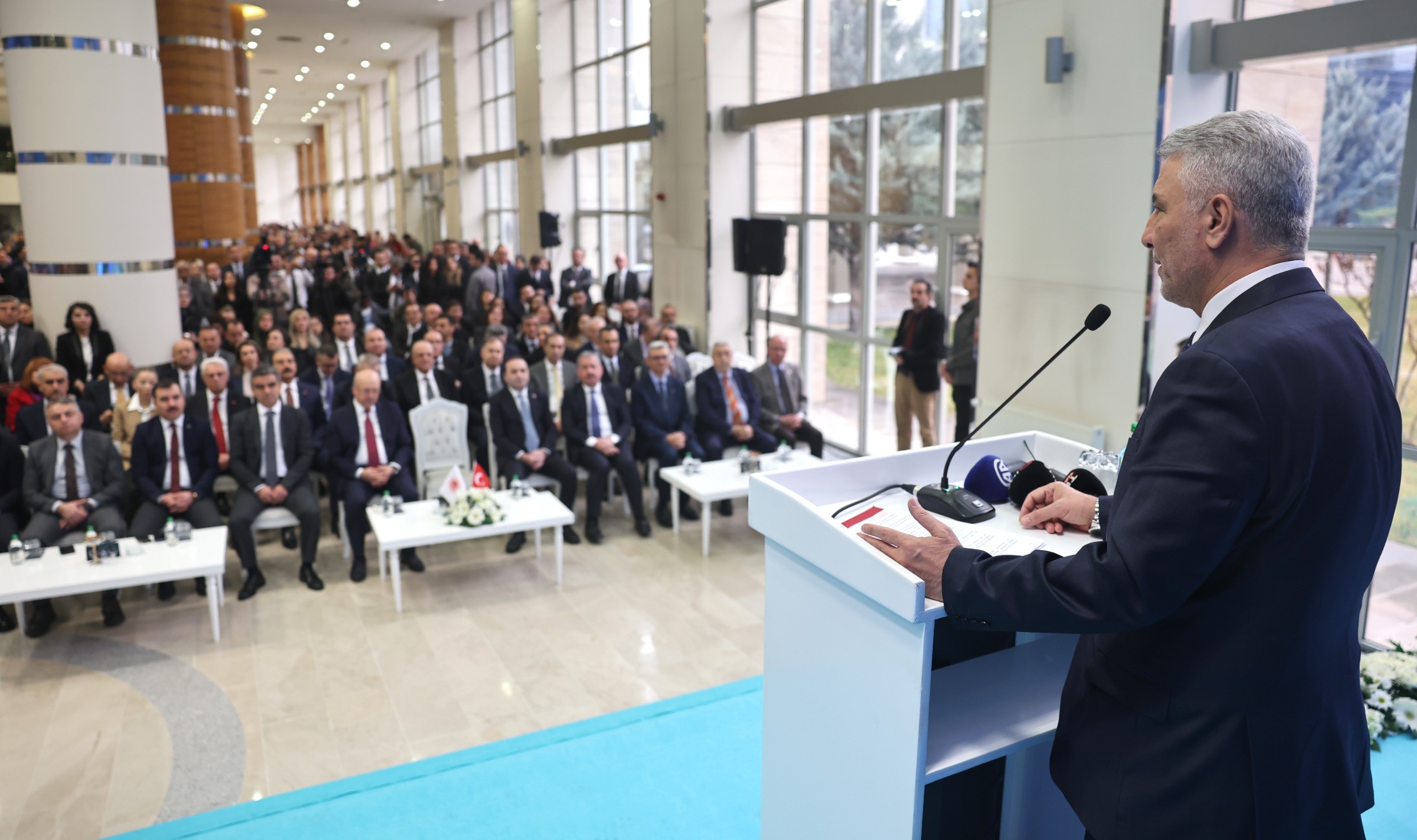 Ticaret Bakanı Ömer Bolat önemli açıklamalarda bulunarak, “Bu yıl 377 milyar dolar ihracat hedefimiz var”