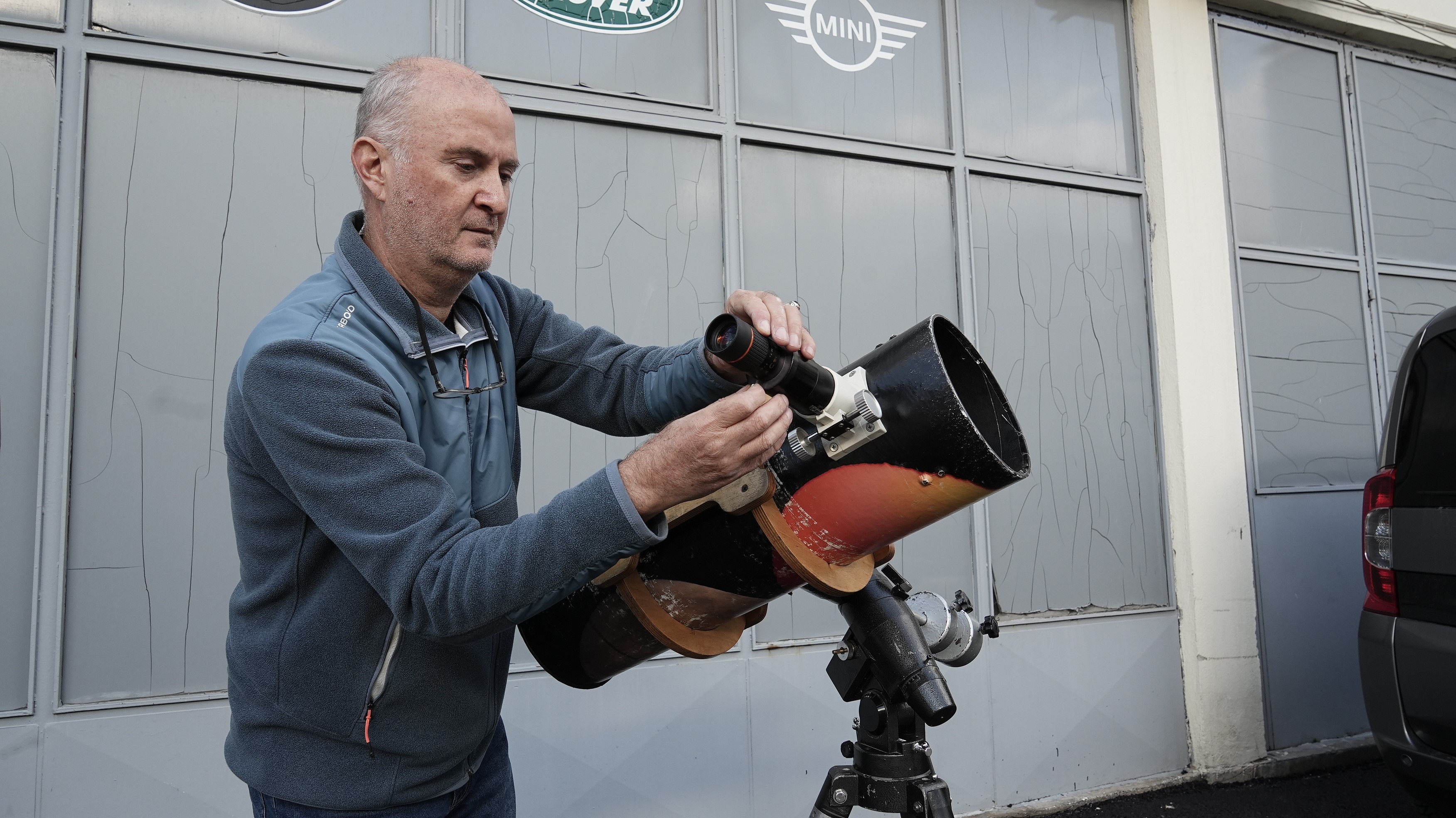 Kendi ürettiği teleskopla, Gezeravcı’nın dolunay önünden geçişini yakalayarak fotoğrafladı!