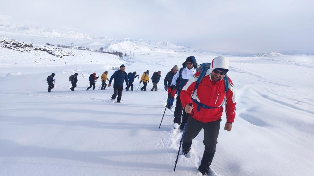 Küresel ısınmaya dikkat çekmek, için dondurucu soğukta kilometrelerce yürüdüler