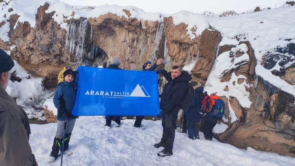 Küresel ısınmaya dikkat çekmek, için dondurucu soğukta kilometrelerce yürüdüler