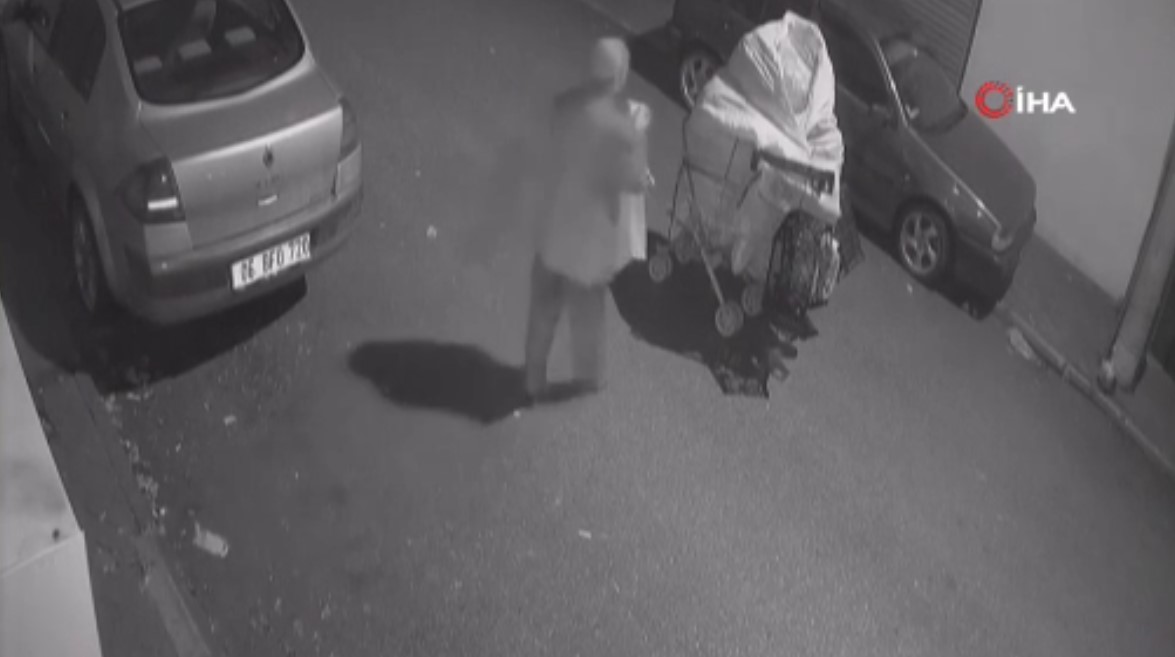 Türk bayrağını koparıp geri dönüşüm torbasına atan şahıs adliyeye sevk edildi!