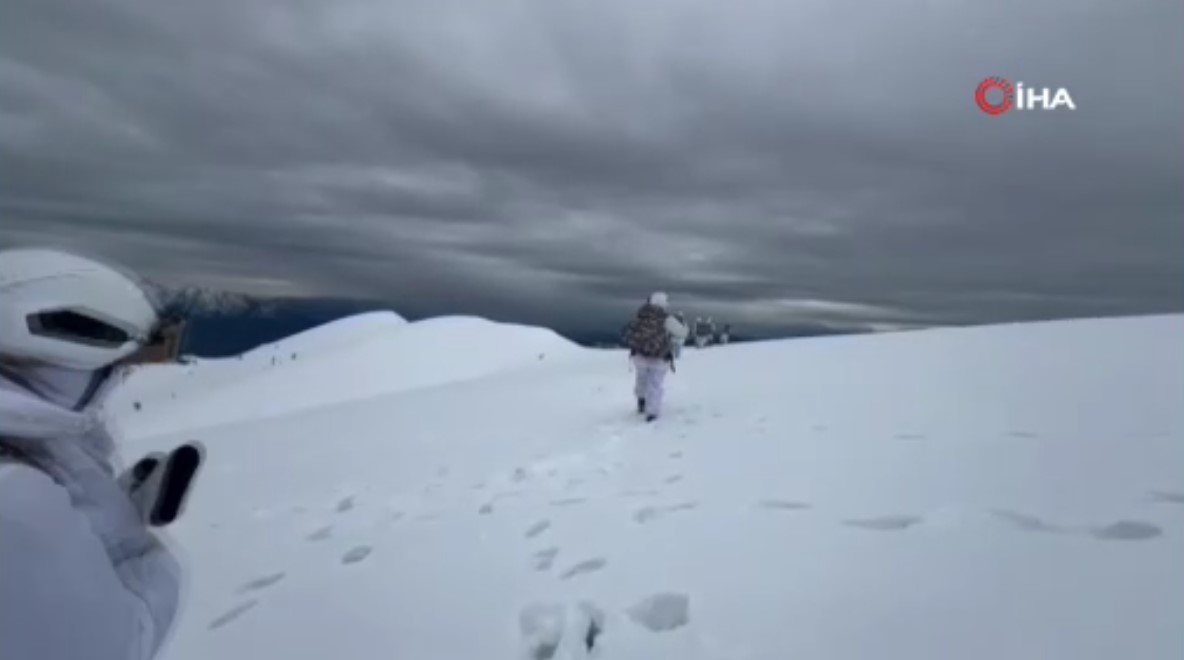 Terör örgütlerinin inleri başlarına yıkıldı! “Kahramanlar-47” operasyonları ile 28 barınma alanı imha edildi!