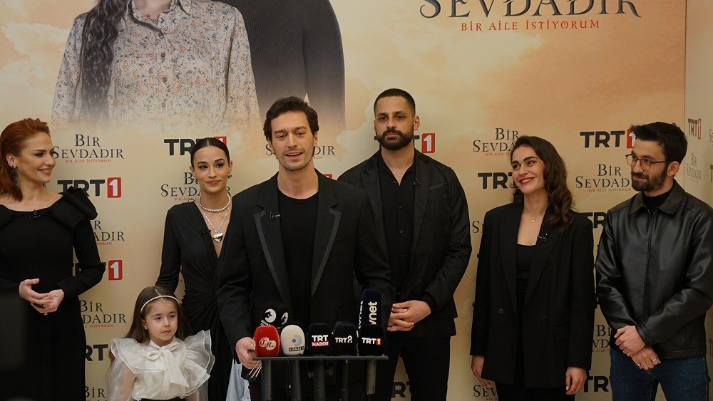 TRT 1'de yepyeni bir yeni dizi! “Bir Sevdadır” dizisine görkemli gala