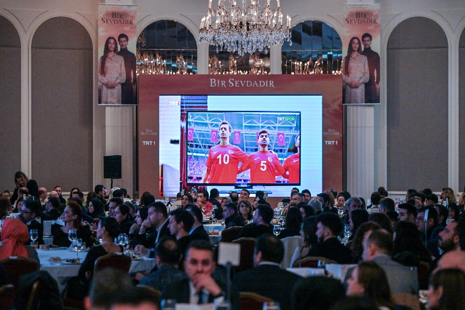 TRT 1'de yepyeni bir yeni dizi! “Bir Sevdadır” dizisine görkemli gala