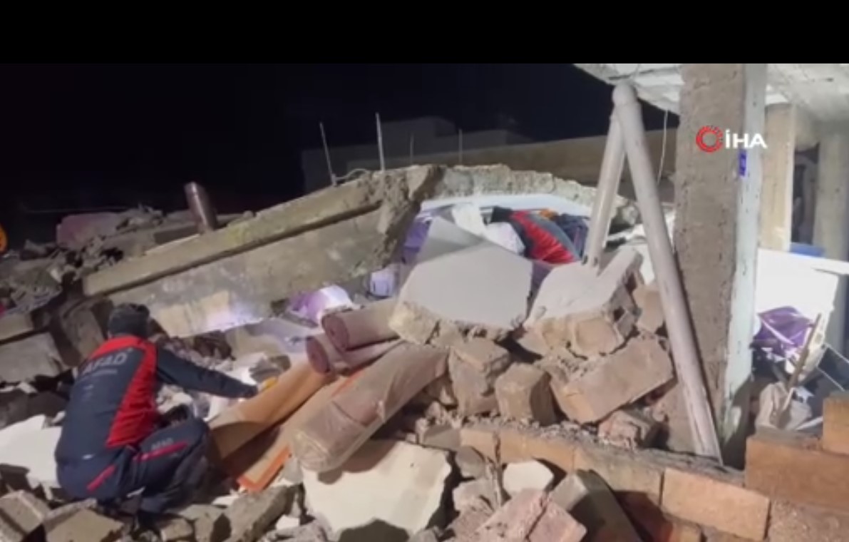 Şanlıurfa’ 2 katlı bina çöktü! Osmaniye'den gelip enkaz altında kaldılar! Ölü ve yaralılar var