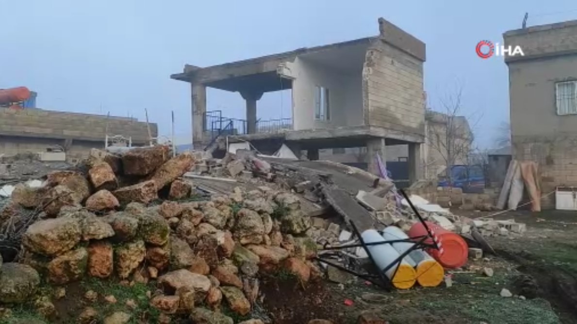 Şanlıurfa’ 2 katlı bina çöktü! Osmaniye'den gelip enkaz altında kaldılar! Ölü ve yaralılar var