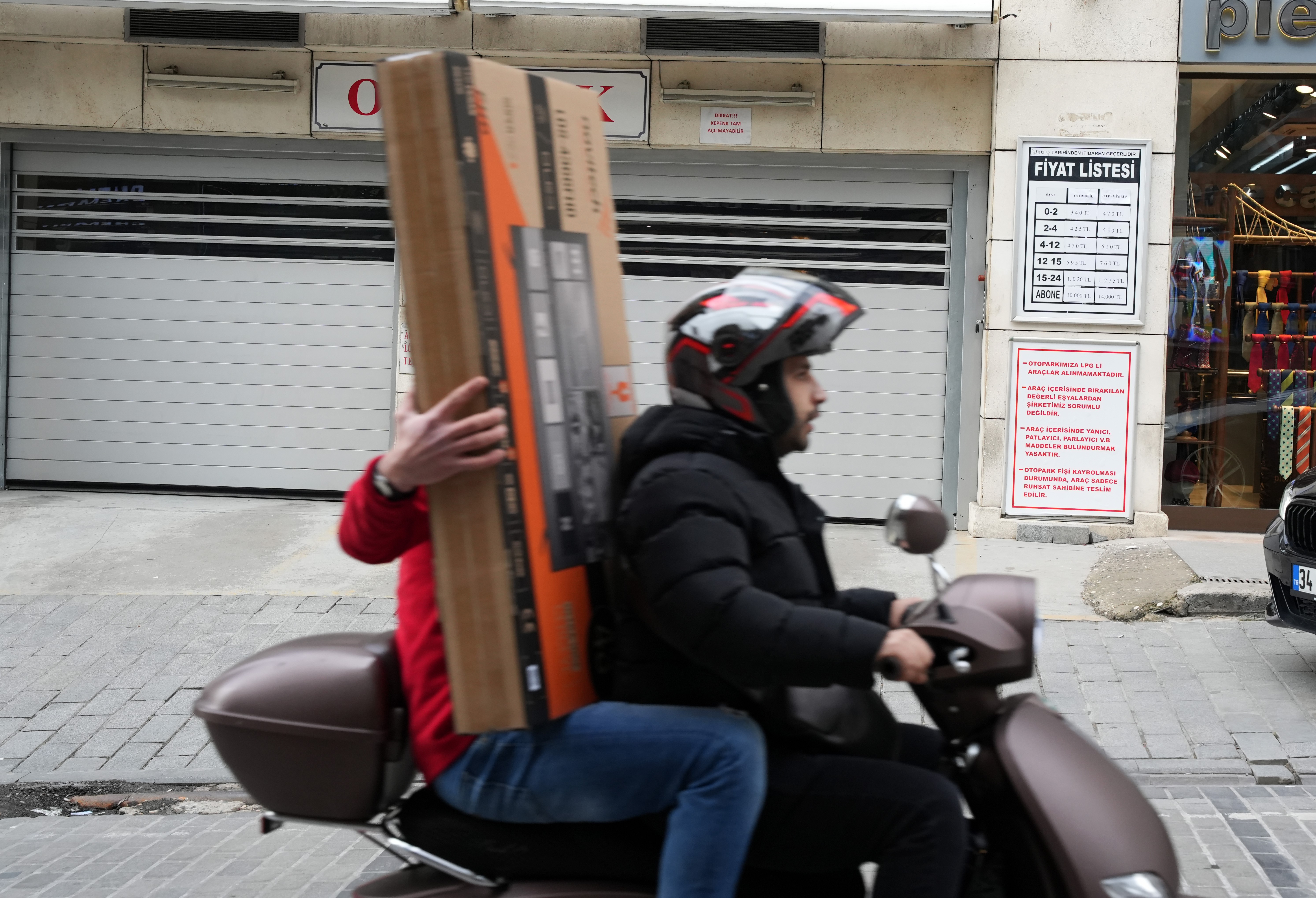 İstanbul'da otopark ücretleri dudak uçuklattı! Giriş-çıkış ücreti 340 TL, 24 saatlik bin 24 TL