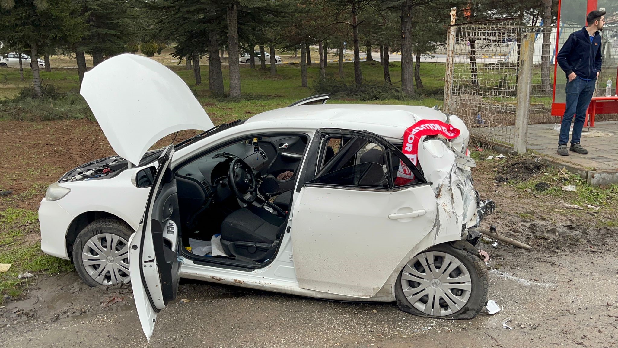 Bolu’da, Erpiliç dolu kamyon kırmızı ışıkta önündeki aracı biçti!