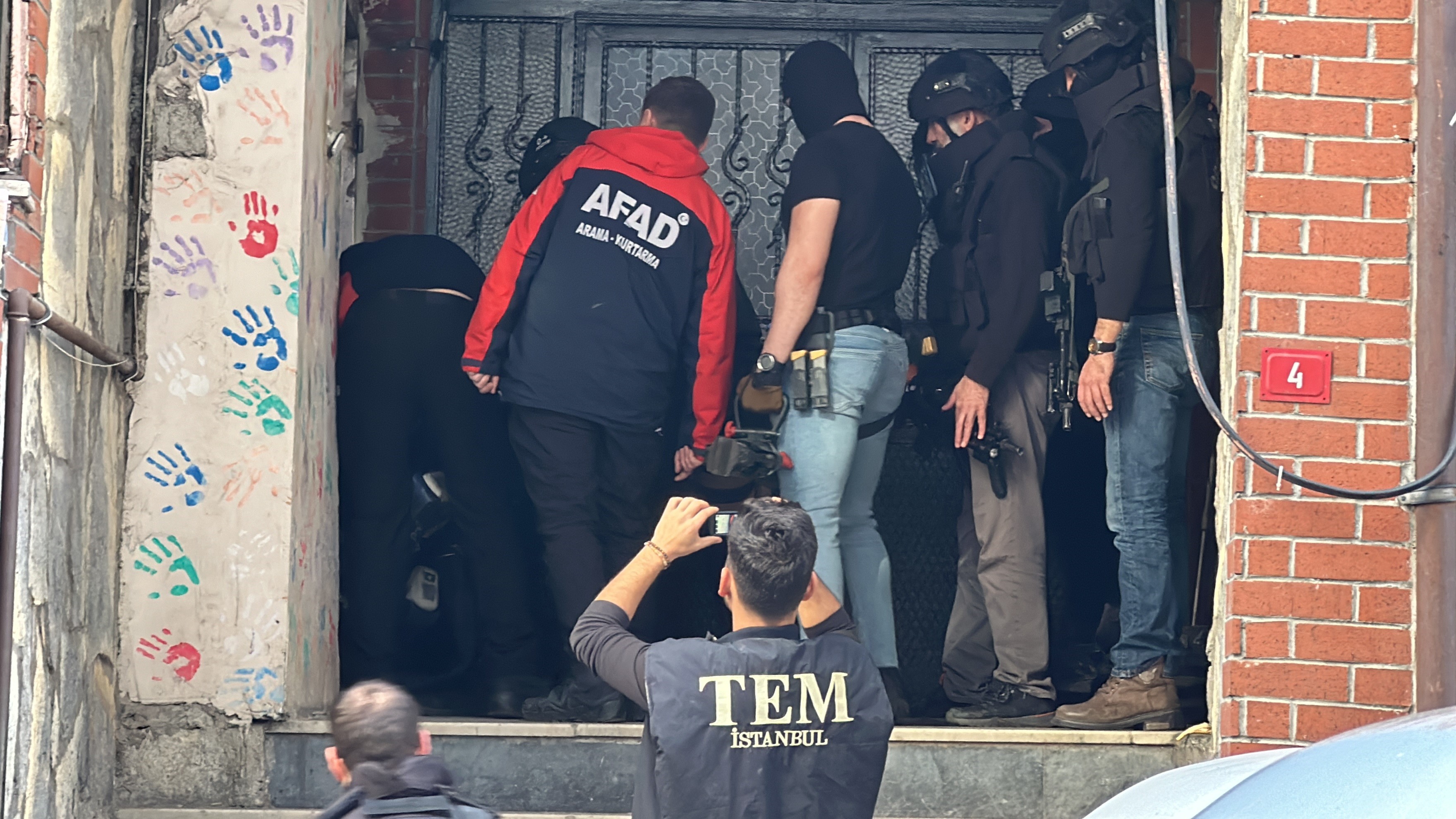 Çağlayan'daki saldırı girişimi ile ilgili son gelişme! İdil Kültür Merkezine terör operasyonu!