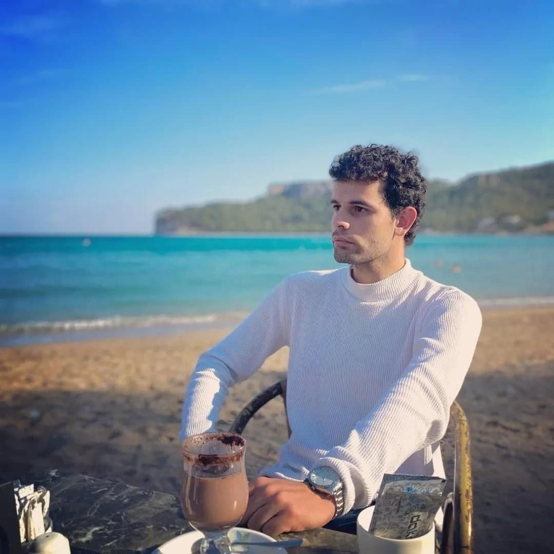 Antalya’da odasında dinlenmek için giren genç ölü bulundu!