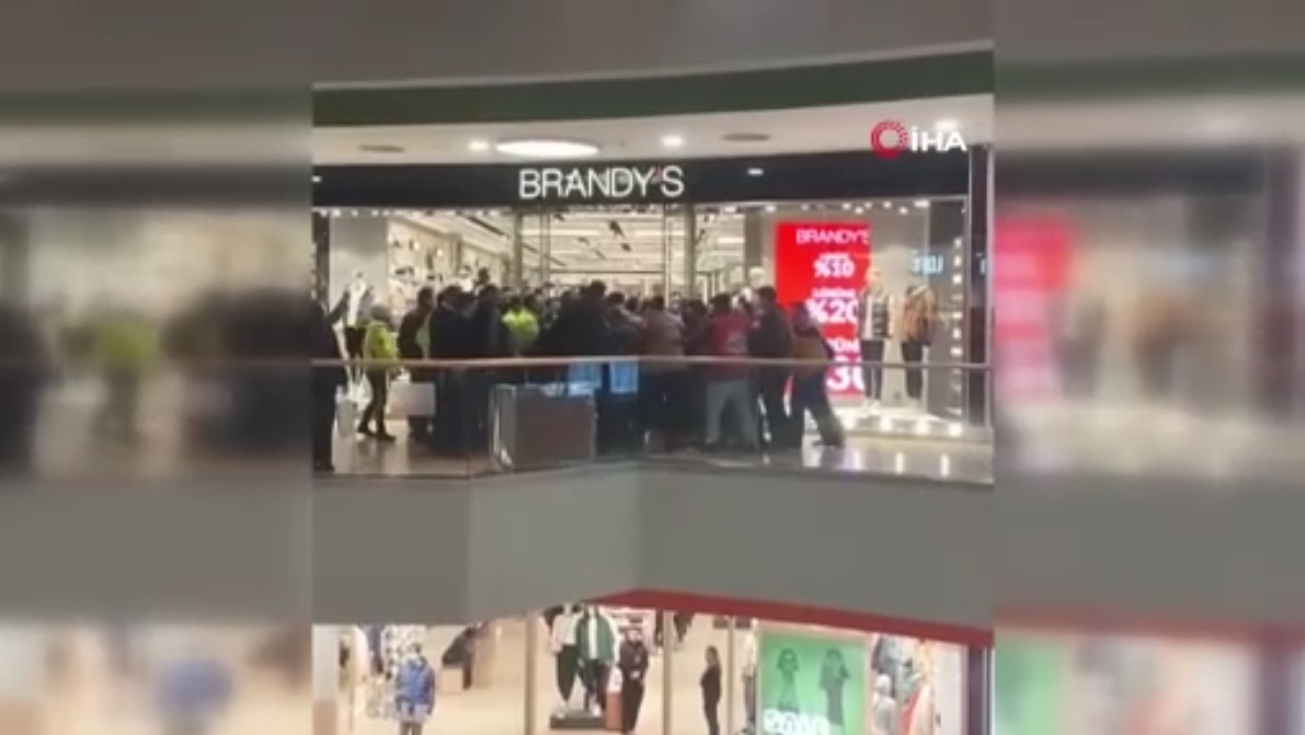 AVM içerisinde protesto yapan eylemciler, işçi değil terör örgütü üyesi olduğu ortaya çıktı!