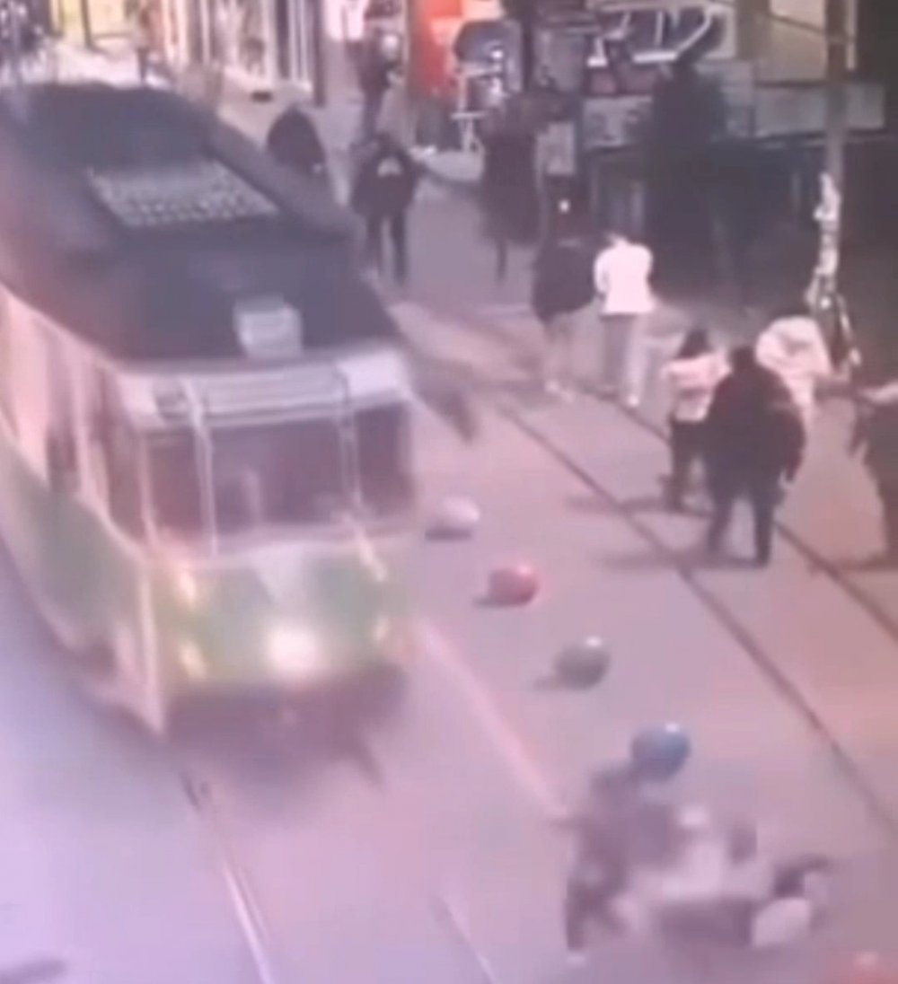 Torununu korumak isterken tramvayın altında kalmıştı, Kadıköy'de o feci kaza anının görüntüleri ortaya çıktı!