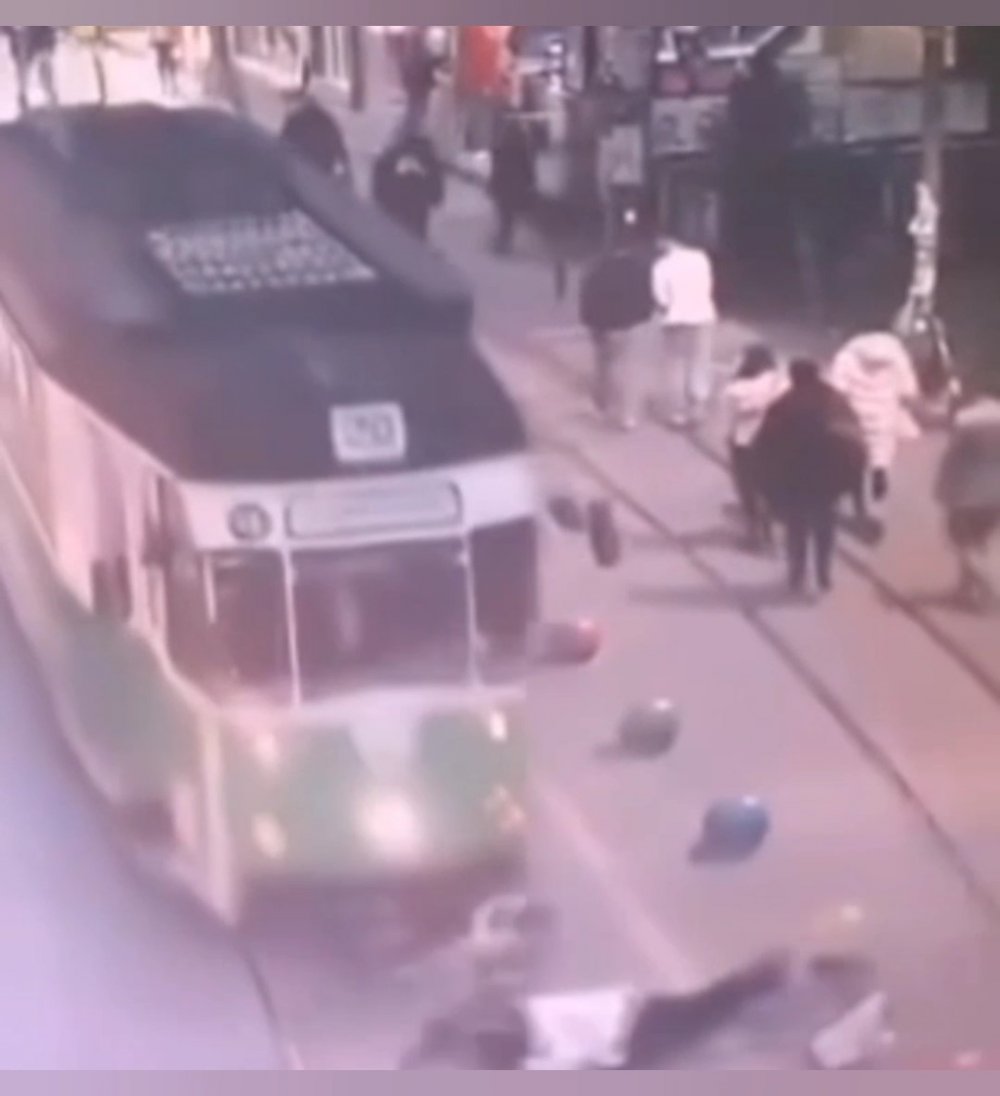 Torununu korumak isterken tramvayın altında kalmıştı, Kadıköy'de o feci kaza anının görüntüleri ortaya çıktı!